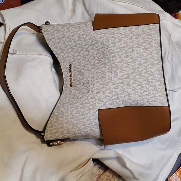 Michael Kors Handbag - Picture 8 of 16